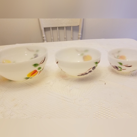 Set of 3 Anchor Hocking Fire King Nesting Mixing Bowls Gay Fad Fruit - Picture 8 of 16